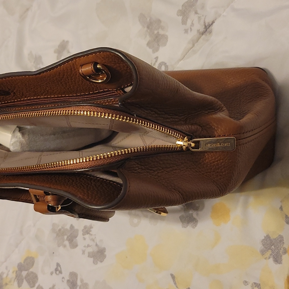 MICHAEL KORS PURSE - Picture 11 of 11